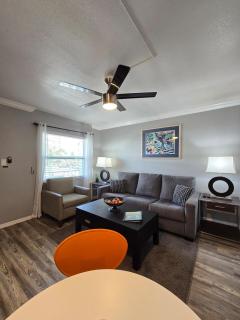 Sunset Beach Suite 8! Beach Access & Pet Friendly! - St. Pete Beach - 6