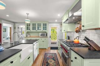 Walk to Town Fully Renovated - Orleans - 0