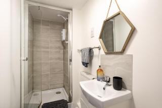 Prospect Place Long Stay Free Parking and Wi-FI - Swindon - 2