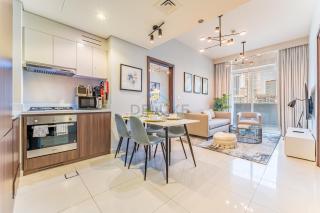 High-Rise 2BR with Dubai Water Canal View, Quick Access to Downtown, Vera Tower, Business Bay by Deluxe Holiday Homes - 9