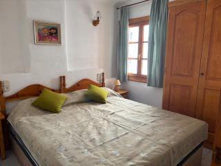 Beachside Two-Bedroom Apartment - Guardamar del Segura - 6