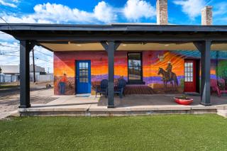 Modern 1917 Phoenix Farmhouse - Phoenix - 0