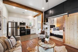 Modern 1917 Phoenix Farmhouse - Phoenix - 4