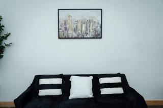 4 Bed Failsworth Home, 3 Bathrooms inc Free Parking-Workspaces-Garden - Ideal for Contractor and Professionals - 1