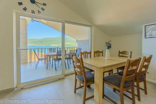 Panoramic Forest Retreat with Pool and Seaview - 8