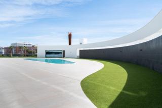 Lagos Luxury Poolside Apartment - 8