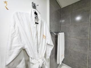 Luxxury 1BR Escape Pool Gym Parking Al Reef - Abu Dhabi - 2