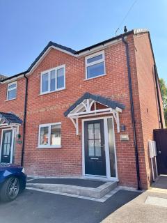 Contemporary 3 bedroom home - Market Drayton - 0