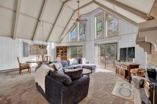 Liambear's Den - Lake Ariel - 9