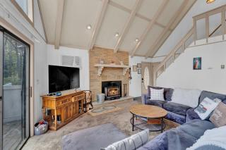 Liambear's Den - Lake Ariel - 3