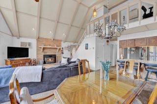 Liambear's Den - Lake Ariel - 1