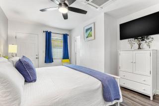 Park Shore Suite 7! Steps to Madeira Beach Access! - St. Pete Beach - 0