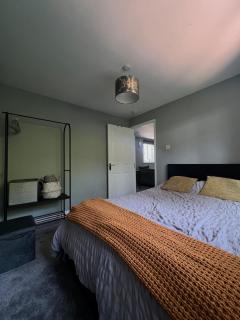 Two bed flat in Cardiff - 5