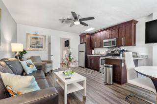 Park Shore Suite 7! Steps to Madeira Beach Access! - St. Pete Beach - 9