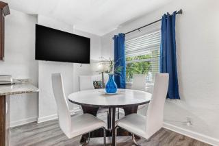 Park Shore Suite 7! Steps to Madeira Beach Access! - St. Pete Beach - 5