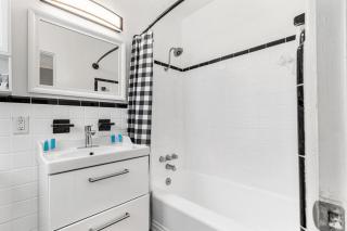Park Shore Suite 7! Steps to Madeira Beach Access! - St. Pete Beach - 3