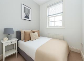 Premium 2 Bed Apartment in Haggerston - 2