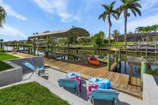 Canal Views, Gulf Access, Heated Saltwater Pool, Bikes - Coastal Serenity - Roelens - 3