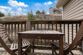 Urban Farmhouse - Refreshing Pool - Branson - 8