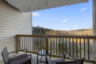 New Listing Vineyard Valley Views - Balcony - Branson - 7