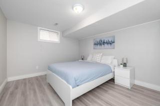 Entire House with 6 Bedrooms, 2 Full Bathrooms, and 1 Half Bathroom - 9