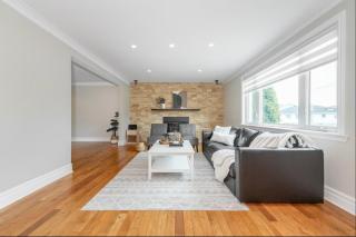 Entire House with 6 Bedrooms, 2 Full Bathrooms, and 1 Half Bathroom - Ottawa - 6