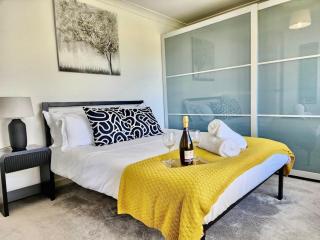 4BR Modern Bicester Villa, WIFI, Parking, Minutes walk to Bicester Village - Bicester - 3