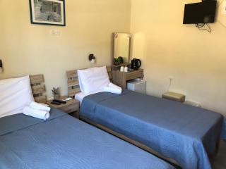 Platanos Rooms - Agia Marina - 1