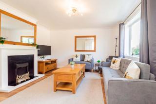 Beautiful 3 Bedroom Home with Parking & Garden - Colchester - 3