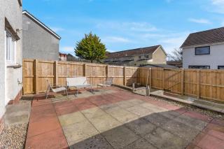 Free Parking - Central - Sleeps 8 - 3 Bedrooms - 9