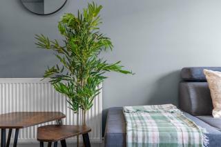 Free Parking - Central - Sleeps 8 - 3 Bedrooms - Livingston - 3