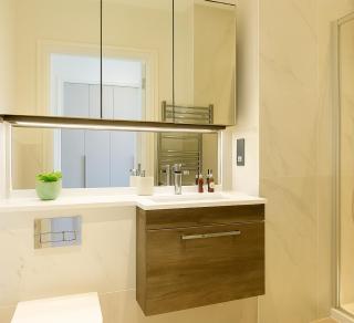 Elegant 2 Bed Flat with Balcony in Finchley - 1