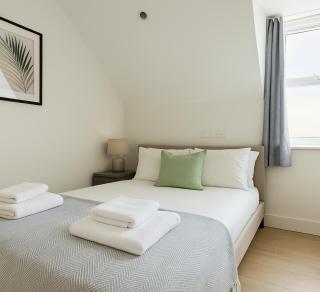Elegant 2 Bed Flat with Balcony in Finchley - Hendon - 8