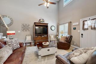 3BR Home with Private Yard, Fire Pit, and Grill - 5