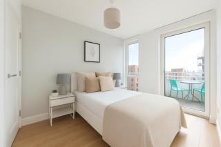 1 Bed Apartment with Balcony in Bow - 8