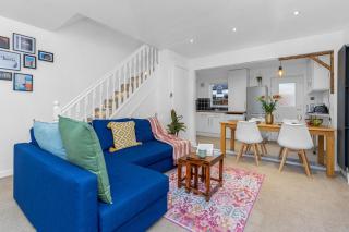 Free Parking - Central - Sleeps 6 - 2 Bedrooms - East Calder - 0