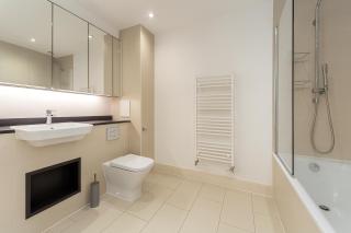 1 Bed Apartment with Balcony in Bow - London - 2