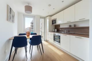 1 Bed Apartment with Balcony in Bow - London - 1