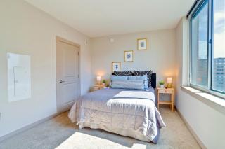 Spacious Apartment w Rooftop Views - Arlington - 7