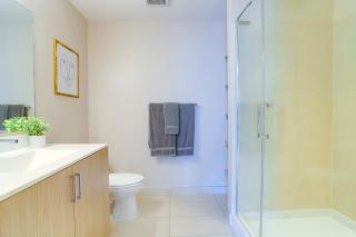 Spacious Apartment w Rooftop Views - Arlington - 5