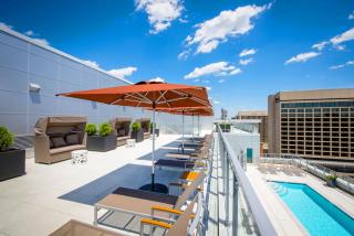 Spacious Apartment w Rooftop Views - Arlington - 1