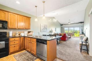 Sunset Daydream - Elegant Condo on Table Rock - Branson - 8