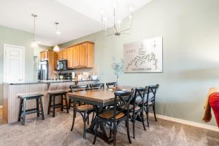 Sunset Daydream - Elegant Condo on Table Rock - Branson - 3