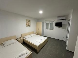 Azure Vista Apartments - Bar - 9
