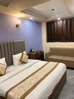 Hotel Mehak Palace - Noida Sector 62 - Noida - 8