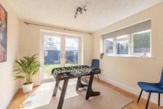 Spacious 4-Bedroom Home - Parking - Garden - White Waltham - 4
