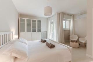 Cream Home - The House Of Travelers - 3