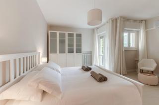 Cream Home - The House Of Travelers - 2