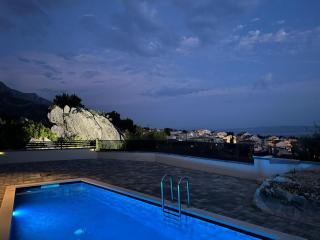 Luxury apartment with swimming pool - 7