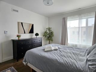 Le Mont-Royal Sky by HomeInMontreal - 1